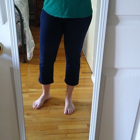 levi's stretch capris